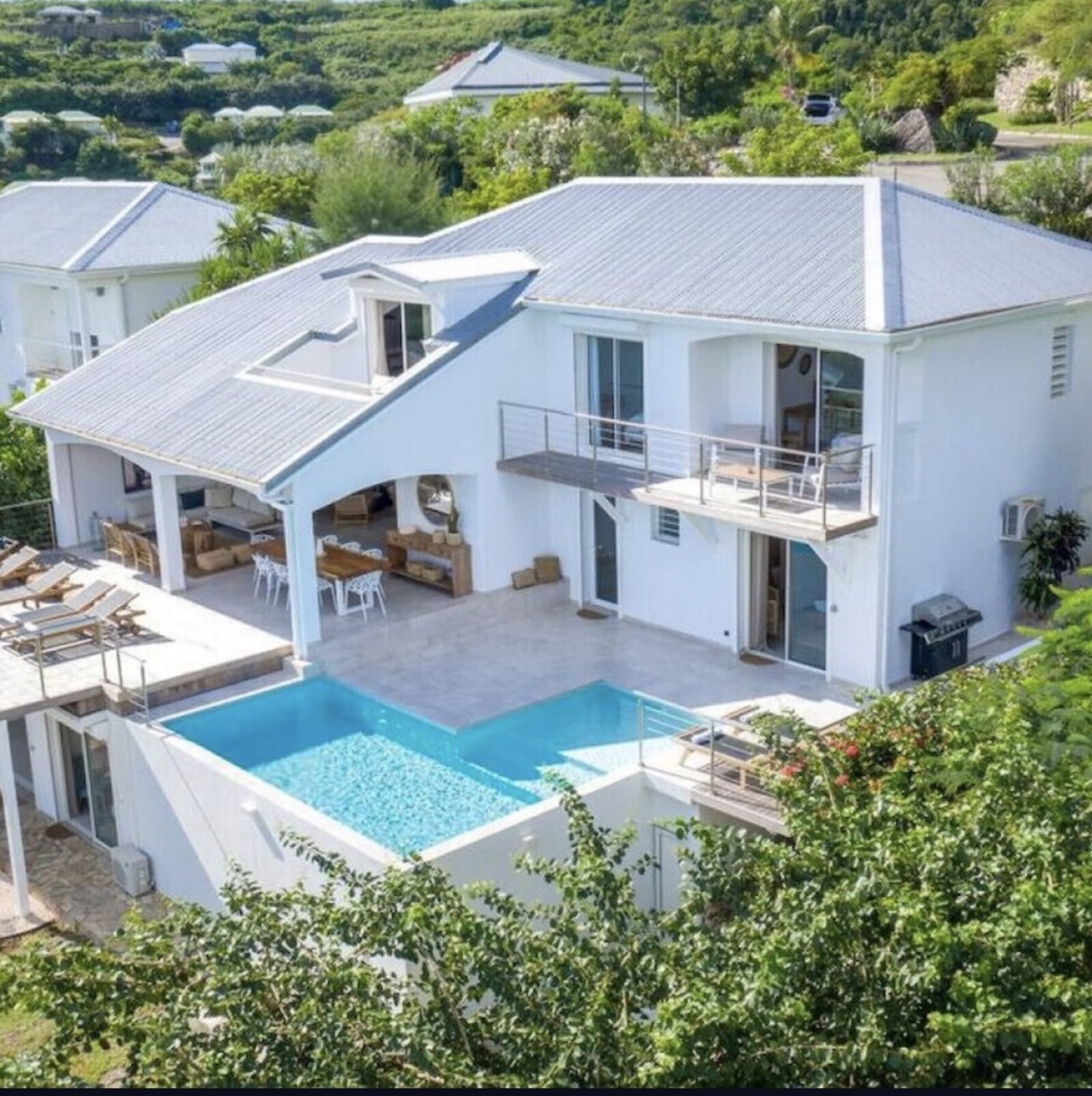 Casa Del Mar pool, terrace and view of Orient Bay